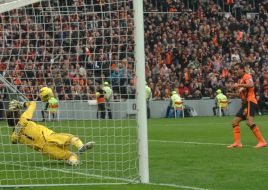 Alex Teixeira and Alksandr Shovkovskiy