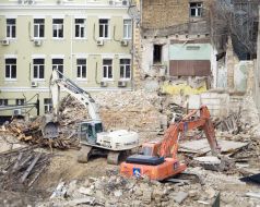 Dismantling of buildings on Andreevskom