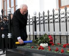 Николай Азаров во время церемонии возложения цветов