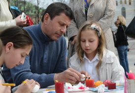 Viktor Pilipishin with daughter Yekaterina