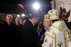 Nikolay Azarov, Vladimir Litvin, Viktor Yanukovych and Metropolitan Vladimir