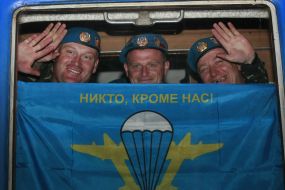 A peacemakers says goodbye with relatives