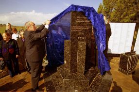 Boris Deich opens monument to the Jews shot and Krymchaks
