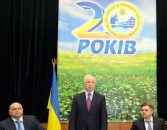 Nikolay Zlochevskiy, Nikolay Azarov and Eduard Stavitskiy