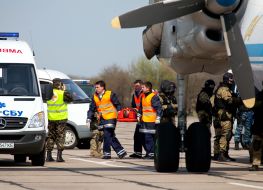 Doctors  work off skills on providing the first medical help