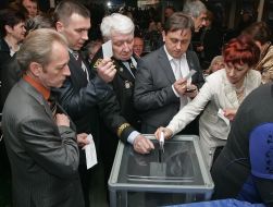 The congress delegates vote