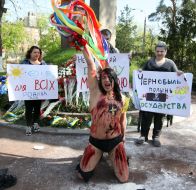 Участники акции протеста «Нет - мутациям в стране!»