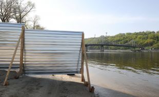 Enclosing fence on the beach