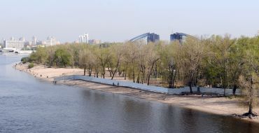 Enclosing fence on the beach