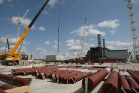 Construction of the arch of the new sarcophagus at Chernobyl
