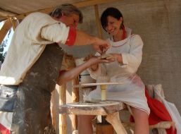 The woman on the master-class on the art of pottery