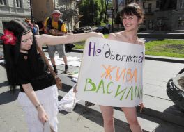 Participants of monstration with posters