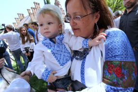Хлопчик у вишиванці