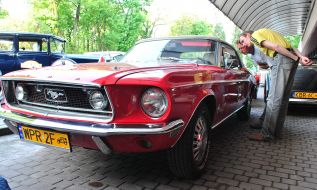 Ford Mustang retro-car