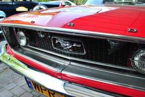 Ford Mustang retro-car