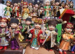 Dolls in national suits