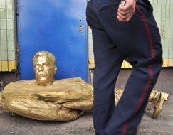 Militiaman near "Stalin Pis" 