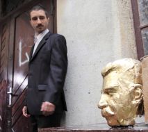 A man stands near the head of Stalin