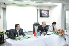  Li Jinyuan and Aleksey Emelyanov