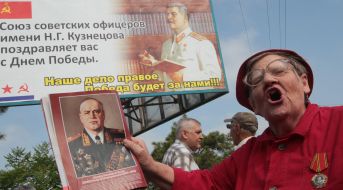 Еlderly woman holds the portrait of Georgiy Zhukov