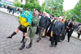 Laying-on of flowers