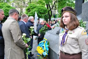 Laying-on of flowers