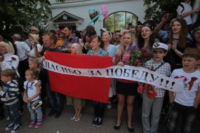 People hold a placard "Thank you for victory"