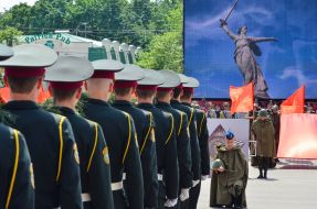 Солдаты почетного караула