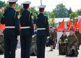 Солдаты почетного караула
