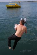 Выпускники купаются в море