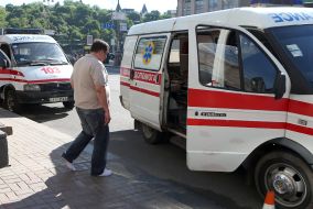 Man which buildings took off from a roof