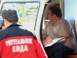 Man which buildings took off from a roof