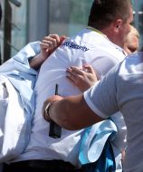 The guard detains the FEMEN activist of motion