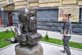 Памятник рюкзаку