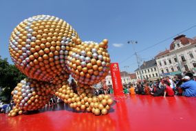 Арт-инсталляция "Футбольный цветок"