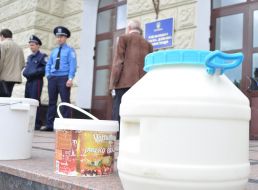Бидоны с молоком