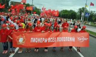 Участники торжественного шествия