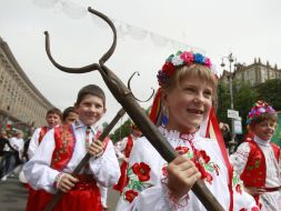Children in the Ukrainian national suits 