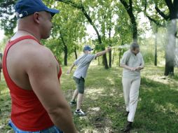 Unknown spray gas into the face of Maxim Kasyanchuk