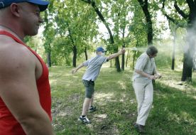 Unknown spray gas into the face of Maxim Kasyanchuk