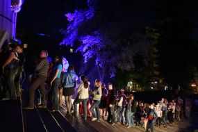Visitors to the National Art Museum