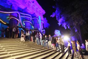 Visitors to the National Art Museum