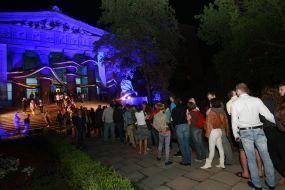 Visitors to the National Art Museum