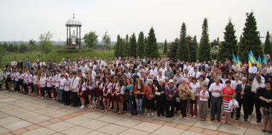 Members of commemorate the victims of political repression and communist terror