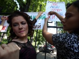 The girls hang placards