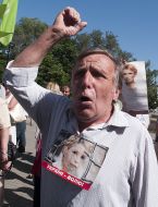 Timoshenko's supporters rally in front of the Court of Appeal