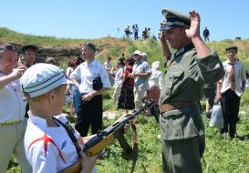 Participants in the reconstruction of the battle at the "Well of Life"