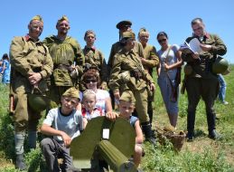 Participants in the reconstruction of the battle at the "Well of Life"