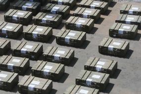 Опечатані ящики з кокаїном