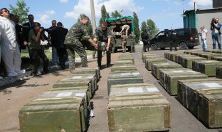 Опечатані ящики з кокаїном